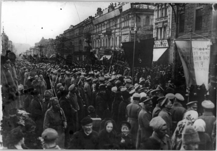 1917.III_.-Демонстрація-на-вулиці-Хрещатик-у-Києві.